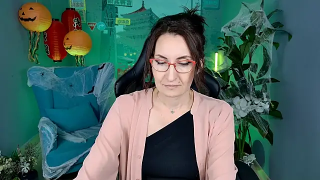 Snapshot of UnaTerra chatting on October 20, 9:23 am UnaTerra online show from October 20, 9:23 am