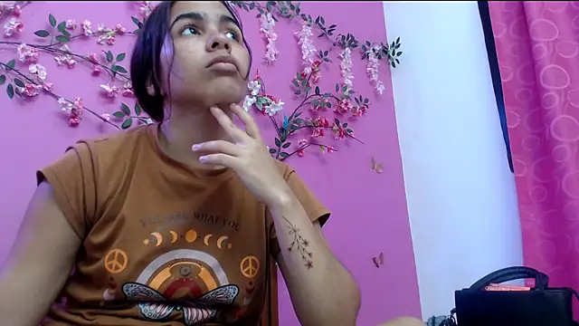 skinnysofia18 online show from June 5, 2:01 pm