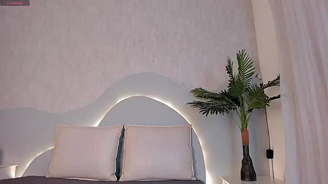 CannelaSmith online show from March 4, 8:15 pm