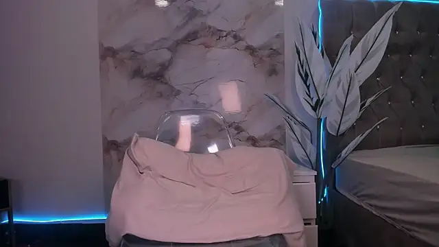 SeleneMakris online show from April 11, 6:52 am