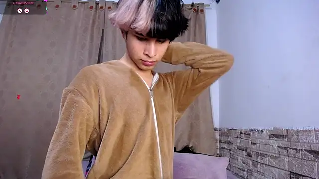 DaraKat18 online show from April 9, 11:21 pm