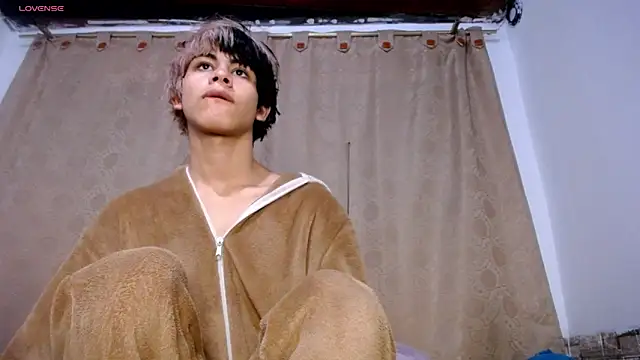 DaraKat18 online show from April 15, 10:21 pm