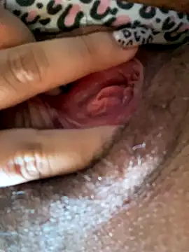 Snapshot of Alaia33200 chatting on September 23, 10:30 pm Alaia33200 online show from September 23, 10:30 pm