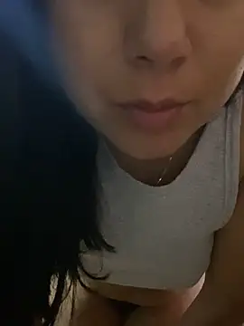 Snapshot of Alaia33200 chatting on September 19, 7:46 pm Alaia33200 online show from September 19, 7:46 pm