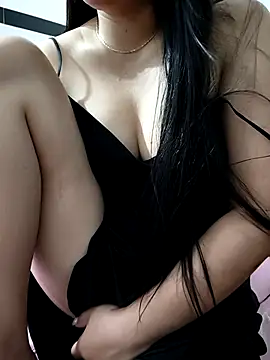 Snapshot of Yui-Linh chatting on October 16, 2:14 am Yui-Linh online show from October 16, 2:14 am