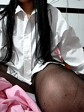 Snapshot of Yui-Linh chatting on October 23, 7:58 am Yui-Linh online show from October 23, 7:58 am