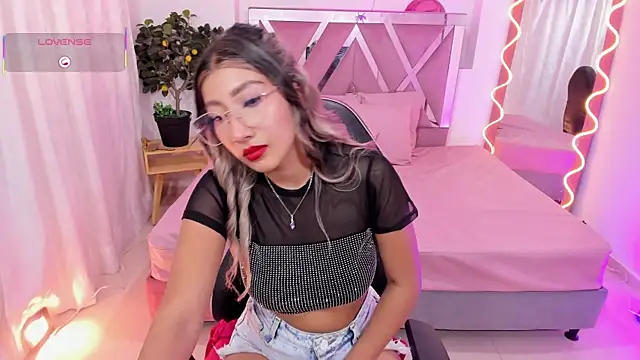 Kenndal tay online show from October 10, 7:41 pm