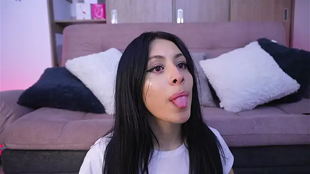 SophiieCumsx online show from February 23, 1:17 am