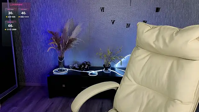 NikkiiStill online show from November 14, 6:13 am