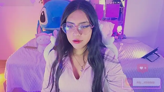 Snapshot of Mia_bunny15 chatting on October 14, 8:11 pm Mia bunny15 online show from October 14, 8:11 pm