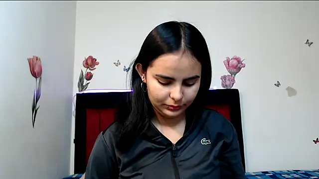 Valeryxs online show from April 14, 1:00 pm