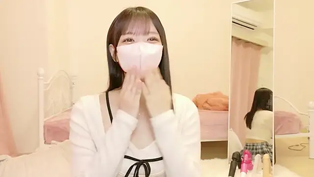 roachan  online show from February 17, 1:32 pm