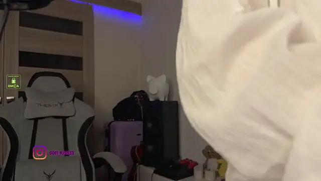 Snapshot of SofI-Play chatting on September 24, 6:51 pm SofI-Play online show from September 24, 6:51 pm