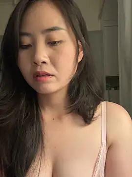 wly2028 online show from March 31, 1:11 pm