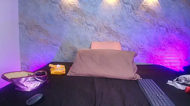 abbyrouss  online show from October 23, 3:45 am