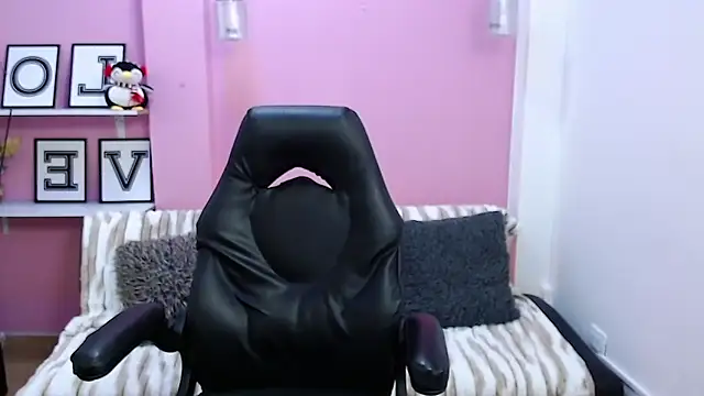 KendallWood  online show from November 20, 8:54 pm