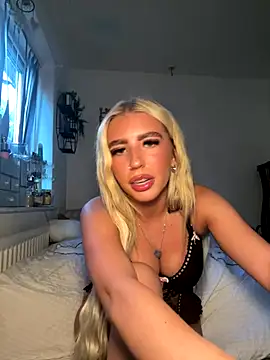 BlondeBetty online show from September 29, 4:56 pm