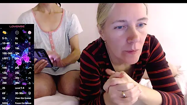 Two Sisters online show from September 26, 5:32 pm