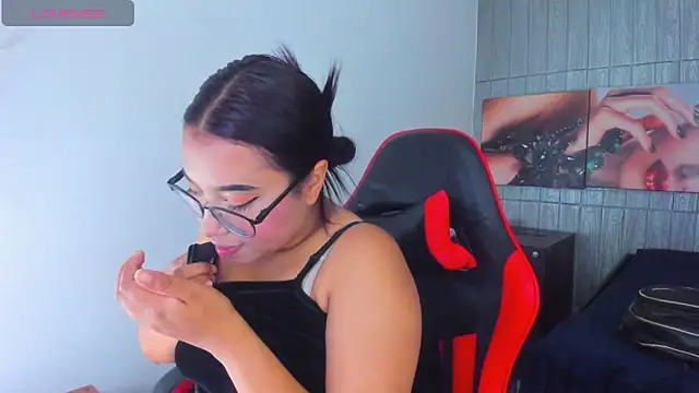 susan mooree online show from April 2, 9:01 pm