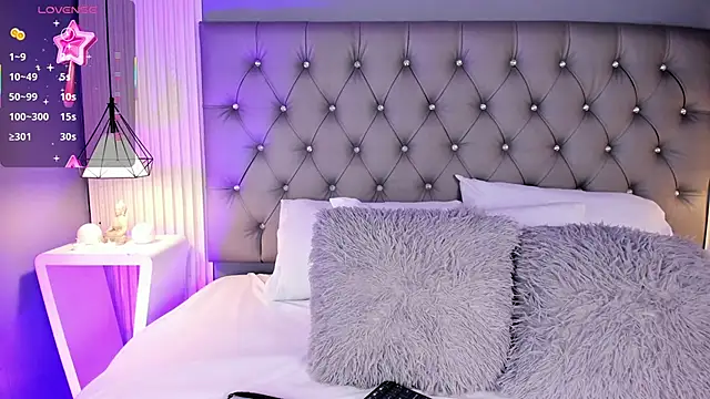 LunaBloomn online show from March 10, 5:06 pm