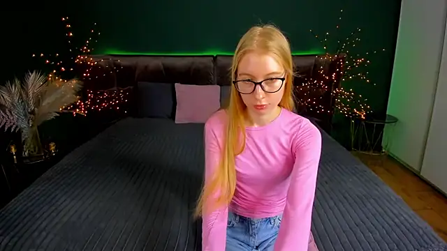 Alina Blonde online show from October 4, 12:33 pm