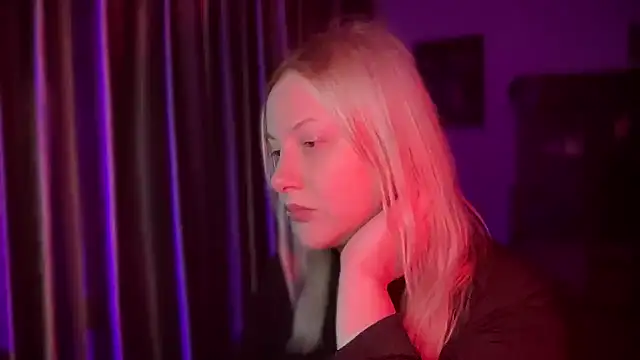 BikiHellena online show from February 4, 7:28 pm