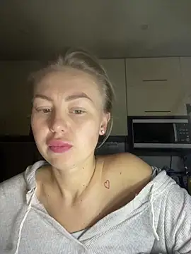 MartaLuna  online show from November 8, 7:52 pm