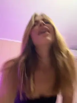 Elizabeth Tay online show from November 13, 6:29 pm