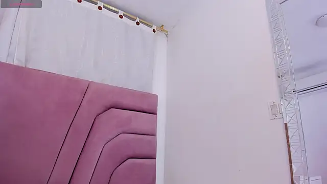 miajhonsonx online show from February 17, 1:54 pm