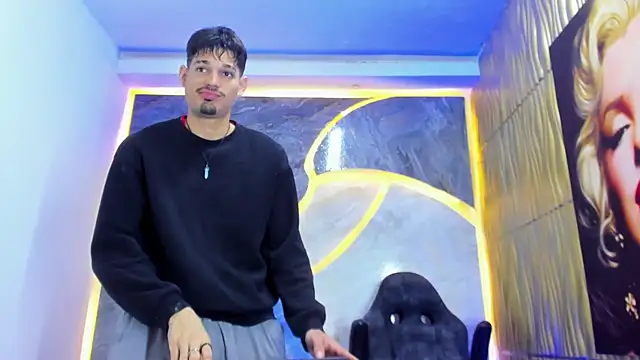 Iam Steven online show from December 22, 4:37 am