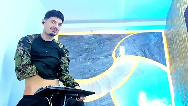 Iam Steven online show from February 13, 5:09 am