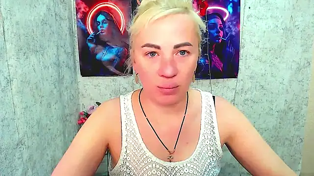 EmmaCat  online show from March 22, 5:35 am