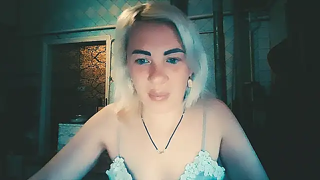 EmmaCat  online show from April 24, 3:42 am