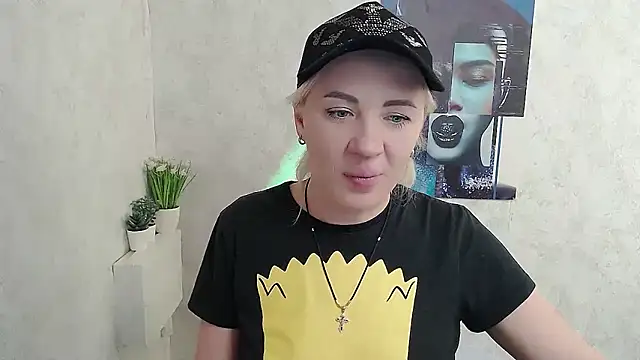 EmmaCat  online show from February 13, 10:28 am