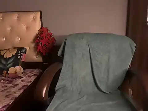 Snapshot of Reena_R chatting on September 24, 10:53 pm Reena R online show from September 24, 10:53 pm