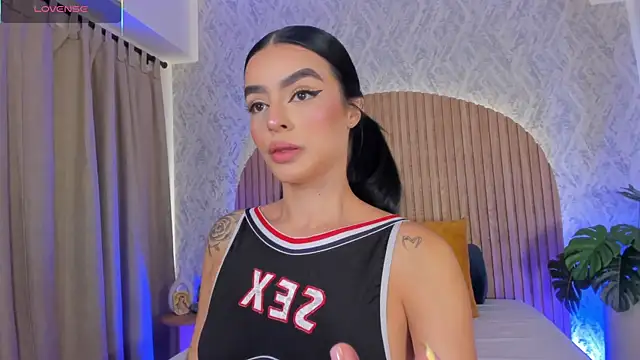 Snapshot of Sophiie_Belle chatting on October 2, 2:22 pm Sophiie Belle online show from October 2, 2:22 pm