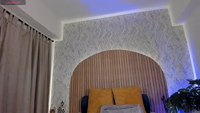 Sophiie Belle online show from November 7, 8:25 pm