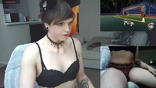 EnbyGamerChick online show from September 27, 1:35 am