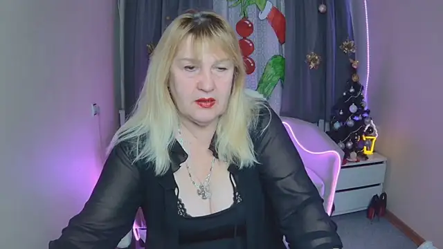 EmmaEllison online show from December 15, 7:13 am