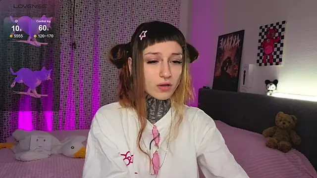 LilithPoison online show from November 7, 6:35 pm