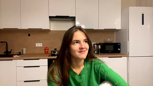 Snapshot of FavorLeila chatting on October 8, 2:10 pm FavorLeila online show from October 8, 2:10 pm