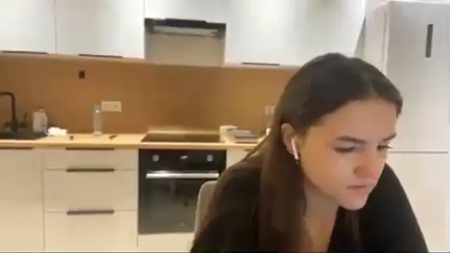 Snapshot of FavorLeila chatting on October 27, 2:12 pm FavorLeila online show from October 27, 2:12 pm