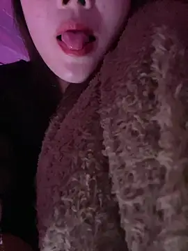 Moon pusy online show from December 19, 1:21 am