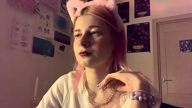 Snapshot of PinkVampire chatting on October 8, 8:57 pm PinkVampire online show from October 8, 8:57 pm