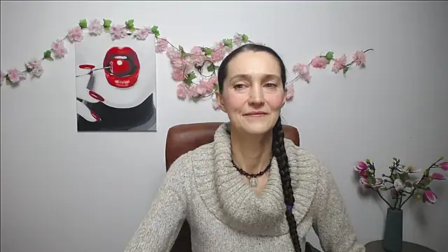 TayaFinch online show from November 12, 2:15 pm