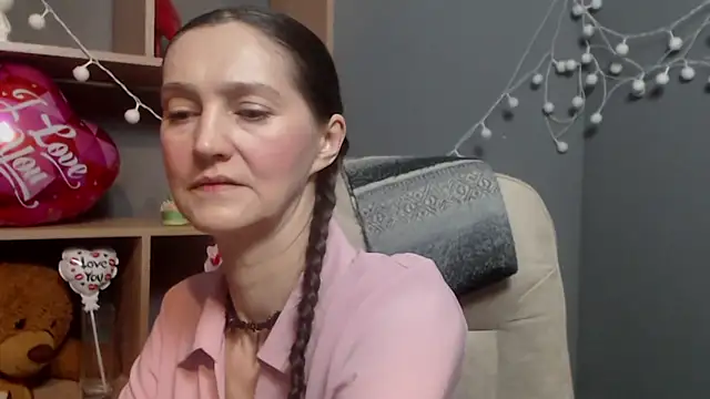 TayaFinch online show from February 12, 1:13 pm