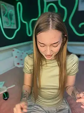 MilaMoone online show from April 18, 11:02 am