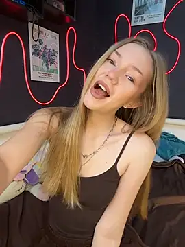 MilaMoone online show from February 14, 11:45 am