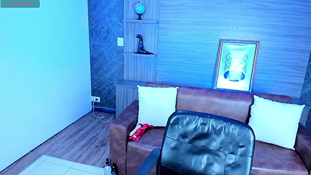 Snapshot of Zoe-stonee chatting on October 17, 7:39 pm Zoe-stonee online show from October 17, 7:39 pm