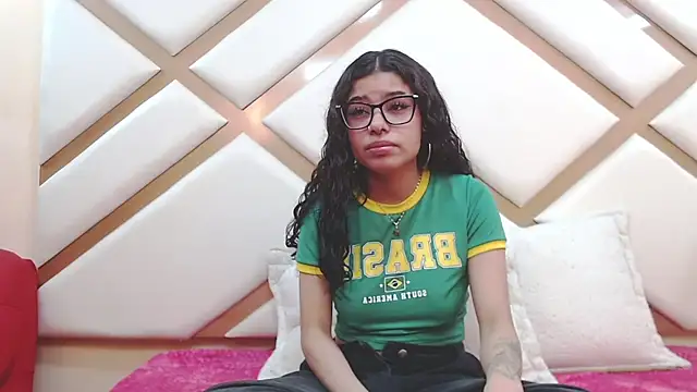 Issaa Tyler online show from May 9, 5:42 am
